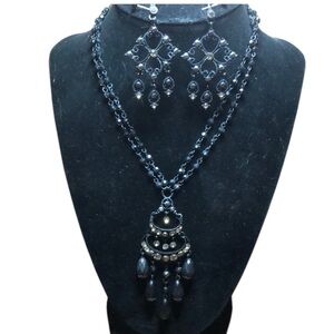 Robert Rose 🌹 black and rhinestone 15” necklace and matching earrings.